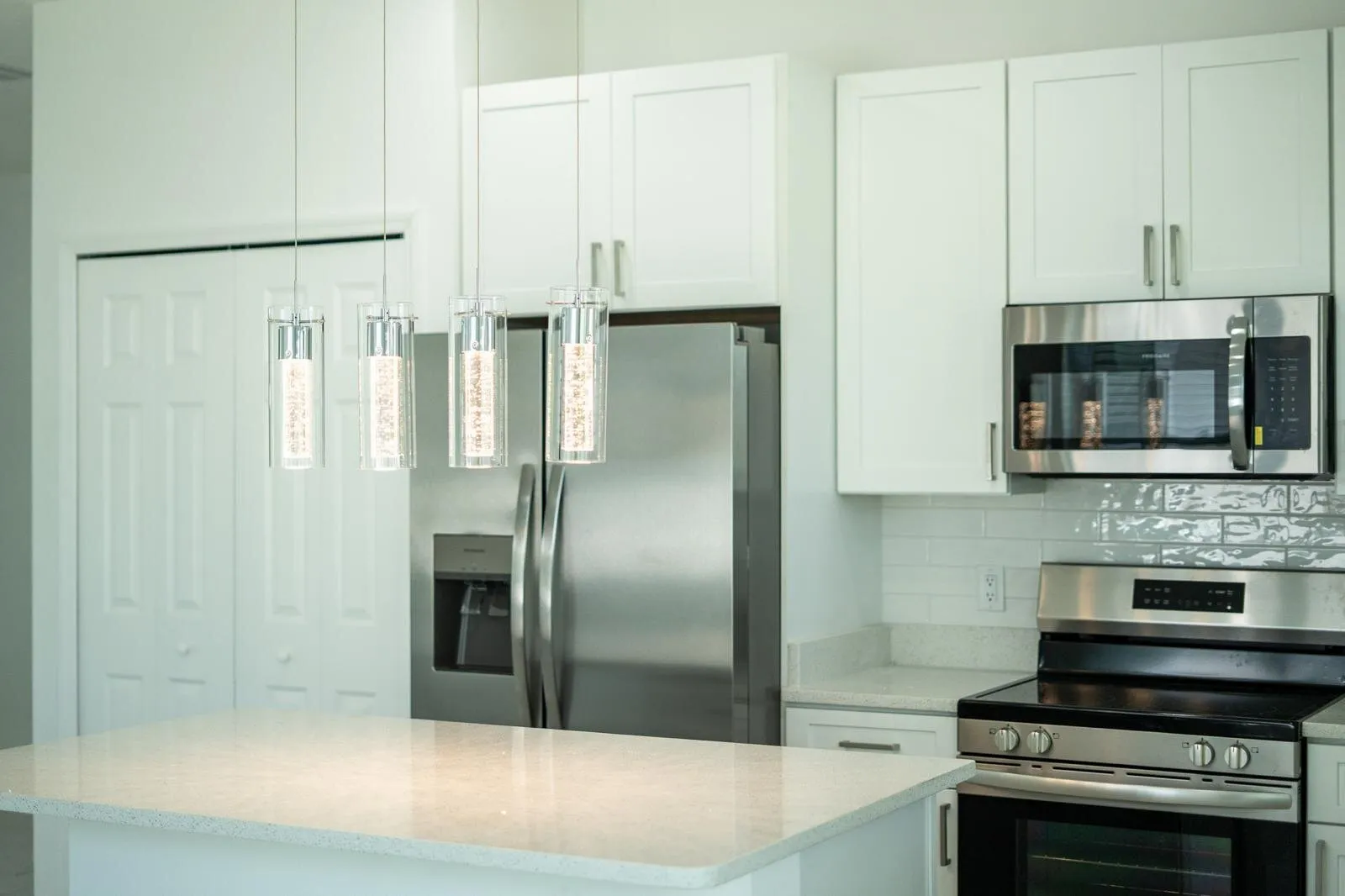 white-kitchen-florida-homes-bm-construction-company